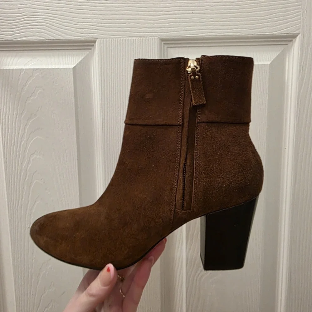 GINANNI Brown Suede Distressed Going Out‎ Ava Heeled Ankle Boots Size 8B